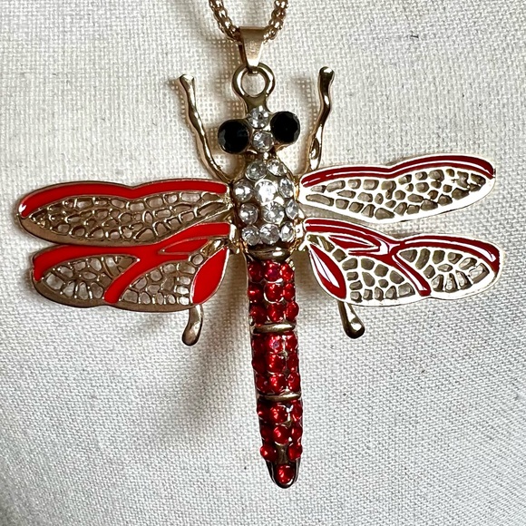 Betsy Johnson NWT Dragonfly Pendant Medallion Necklace Red & Gold - Picture 6 of 12